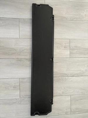 Suncast 1,25 pulgadas H X 50 pulgadas. W X 10,25 pulgadas. Kit de estante de resina horizontal D Foto 1 de 2