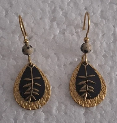 PENDIENTES COLGANTES QUIRÚRGICOS PLATA BOSQUE CAPAS 18K COLOR ORO Y NEGRO 1" Foto 1 de 3