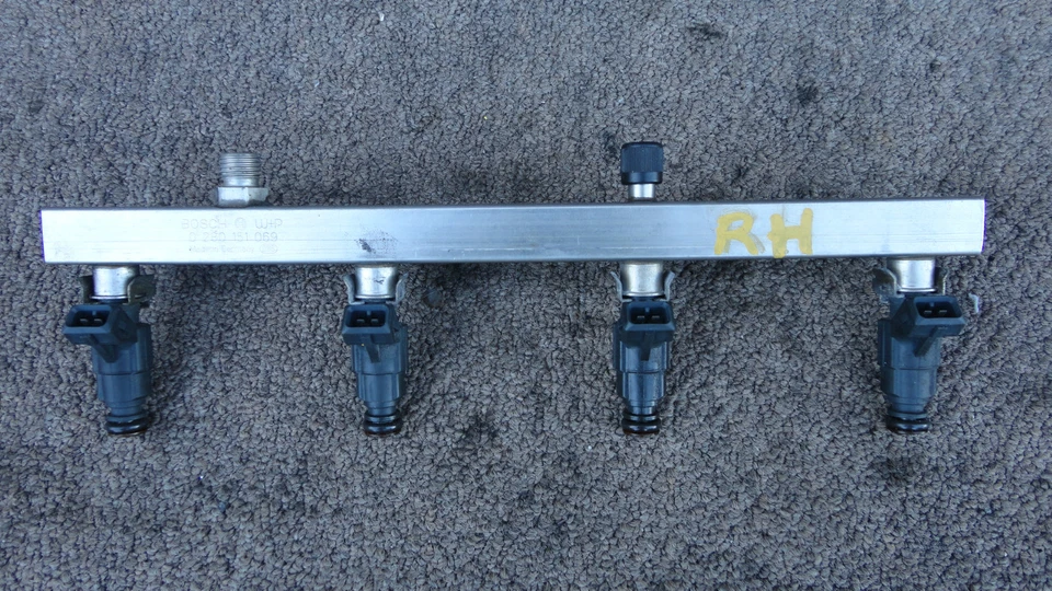 Ferrari 360, riel de combustible derecho con inyectores, usado, P/N 198347 Foto 1 de 1