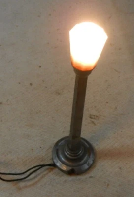 Marx 074 Lamp Post - Gray Plastic Working Complete With Shade - O Gauge - Image 1 of 4