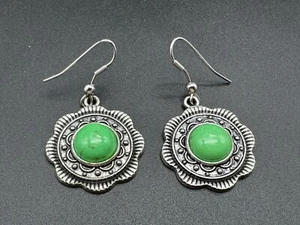 Vintage silberfarbene Navajo Stil Glas simulierte grüne Türkis Ohrhänger - Bild 1 von 7