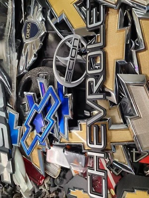 EMBLEMAS todas las marcas y modelos... Chevrolet Ford Honda Toyota Cadillac ect. Foto 1 de 4