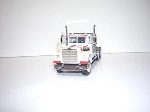 DCP FIRST GEAR 1/64 WHITE WESTERN STAR 4900 WITH CHROME VINTAGE 36" SLEEPER - Picture 1 of 5