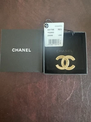 Auténtico broche Chanel CC en herrajes dorados con cristales Foto 1 de 4