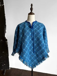 Poncho Morfydd Hecho en Gales Para Mujer Azul Tejido Ropa de Calle Diseñador Talla Única - Imagen 1 de 6