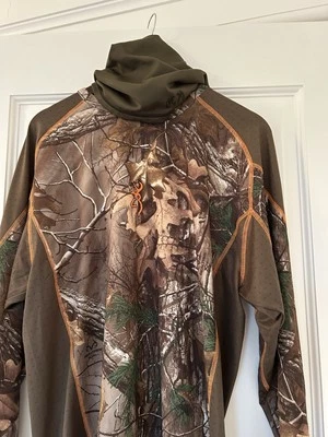 lot . Browning men’s L Real TreeX long sleeve hunting T-shirt Kulu neck gaitor   - Image 1 of 4