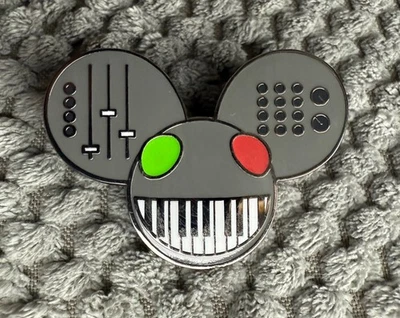 deadmau5 5eries_5 Enamel Pin. Number 120/200 - Image 1 of 3