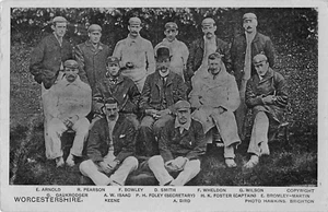 POSTCARD CRICKET WORCESTERSHIRE LINE UP H K FOSTER CAPTAIN - Picture 1 of 2