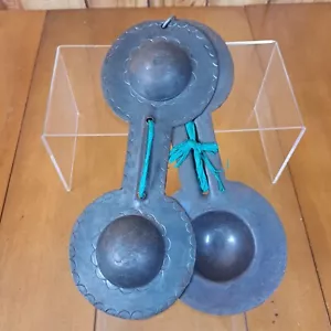 Singola castanetta marocchina Gnawa in ferro Qaraqueb Qraqeb lunga 10" - Foto 1 di 11