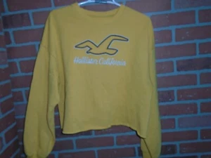 HOLLISTER WOMANS CROPPED CREWNECK SWEATSHIRT SIZE MEDIUM-HAS FLAW - Picture 1 of 4