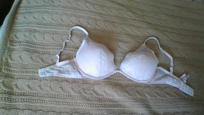 Victoria's Secret Incredible Plunge Bra Size 32DD Pretty Light Pink Mesh Overlay - Image 1 of 4