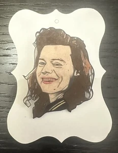 Broche Pinback Hecho a Mano Dibujado Harry Styles - One Direction Shrinky Dink - Imagen 1 de 1