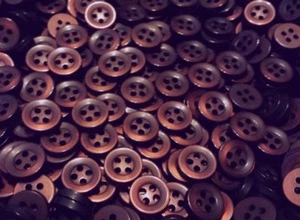 100 Deep Brown Shirt Buttons, size 10mm, 16L, flat back, 4 hole, Fast Shipping - Picture 1 of 1