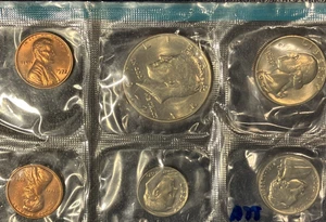 1972-P MINT SET (INCLUDES 1972-S 1¢) IN MINT CELLO - Picture 1 of 7