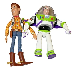 Disney Store Toy Story Buzz Lightyear e Woody Figure Pixar Toys Bambini - Foto 1 di 18