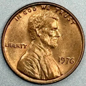 1976 No Mint Mark Circulated Red Lincoln Penny - Picture 1 of 4
