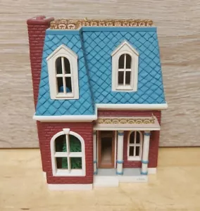 Hallmark HO Scale House & Shop Collection Series #16 1999 House on Holly Hill - Picture 1 of 4