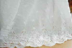 Tela de encaje floral vintage de algodón con bordes de vieira para ojales - Imagen 1 de 6