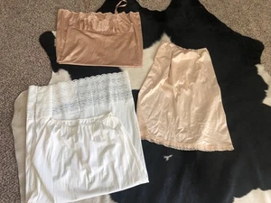 Vintage 1950's Lingerie Slips Vassarette Warner Gossard Artemis M lot of 3 - Picture 1 of 9