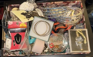 Jewelry Lot Mixed Crafting Broken Scrap Bangles Necklaces Pieces Junk Drawer - Picture 1 of 16