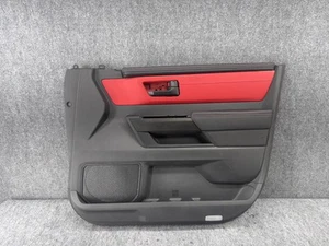 PANEL PUERTA PASAJERO DELANTERO DERECHO TOYOTA TUNDRA TRD 22-25 NEGRO Y ROJO OEM - Imagen 1 de 18