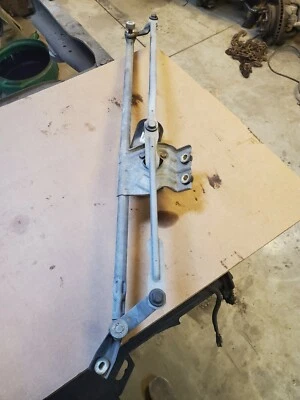 94-02 Dodge Ram 1500 2500 3500 cummins Wiper Motor and Arm Assembly  - Image 1 of 4