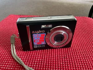 Nikon Coolpix 3200 Digital Camera Silver 3.2MP 3x Zoom Compact - Working - Picture 1 of 5