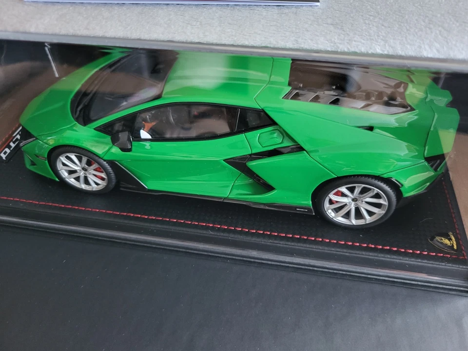 LAMBORGHINI REVUELTO 1/18 VERDE VIPER MR COLLECTION MODELS LAMBO058SE8 - Immagine 1 di 1