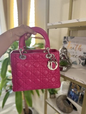 Bolso de hombro interior beige Dior Lady Dior mediano de cuero rosa Foto 1 de 4