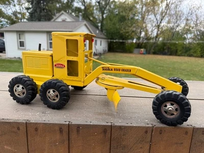 Vintage Tonka Yellow Road Grader Construction Pressed Steel Toy No. 512 - Image 1 of 4