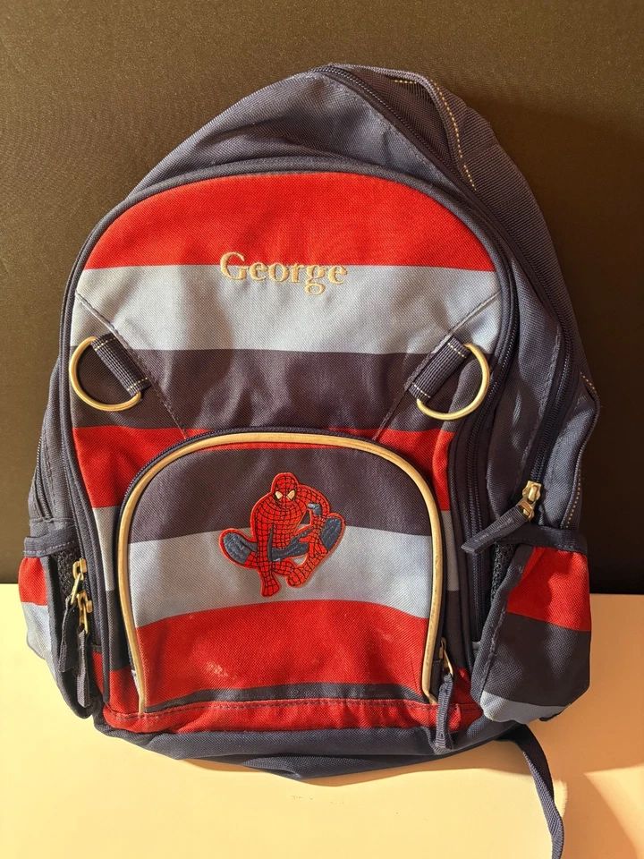 Mochila pequeña Pottery Barn Kids Fairfax rayas roja azul marino con nombre_George Foto 1 de 4