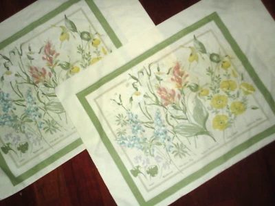 VINTAGE PENNEY BOTANICAL GERANIUM ASTER FLORAL (2) STANDARD PILLOWCASES 20 X 29 - Image 1 of 4
