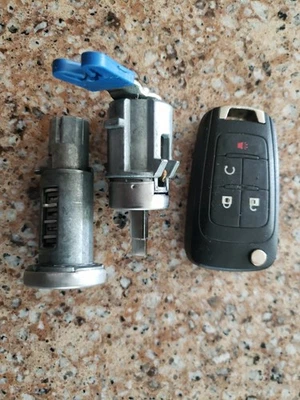 2011 - 2015 Chevy Equinox ignition lock cylinder, Door lock, key Blade & Fob OEM - Image 1 of 4