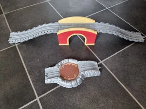 Thomas The Tank Engine & Friends TAKE N PLAY ALONG MUDDY PUDDLE & BRIDGE ADD ONS - Picture 1 of 5