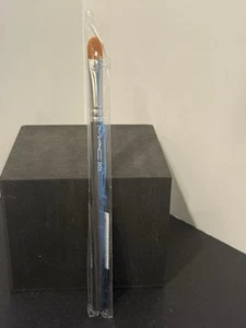 MAC 242S SYNTHETIC EYE BRUSH - NEW - Picture 1 of 2