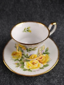 Taza de té y platillo vintage Queen's rosa amarilla cabaña Rosina England Roses - Imagen 1 de 9