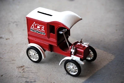 Camión de hardware Ford Ace 1905 fundido a presión ertl envío gratuito Foto 1 de 3