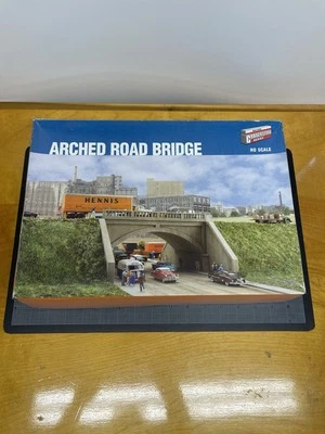 Walthers Cornerstone Arched Road Bridge HO Scale Kit 933-3196 Complete - Image 1 of 4
