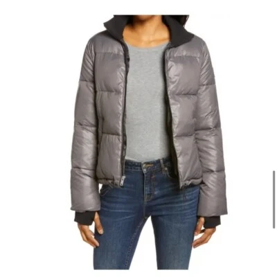 Chaqueta acolchada UGG Australia para mujer Izzie de nailon gris oscuro talla XS-S-M Foto 1 de 4