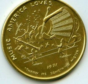 Mardi Gras Doubloon Krewe of Freret 1971 aluminio dorado - Imagen 1 de 2