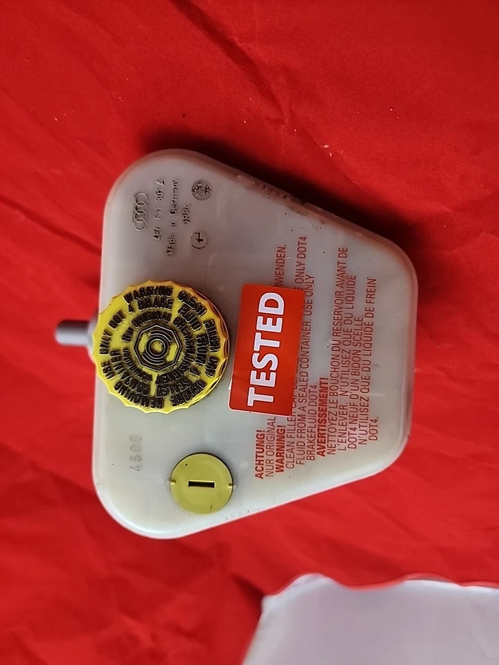 2004-2010 AUDI A8 QUATTRO - Brake Master Cylinder Reservoir / TANK 4E0611301A E6 Foto 1 de 4