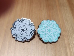✅️Lot of 2 Disney Parks Trading Pin Star Wars Snowflake Mandalorian Lapel Pin - Picture 1 of 6