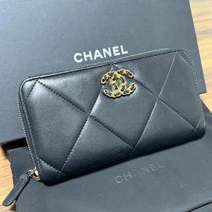 Excellent condition CHANEL 19 wallet black popular classic - Picture 1 of 9