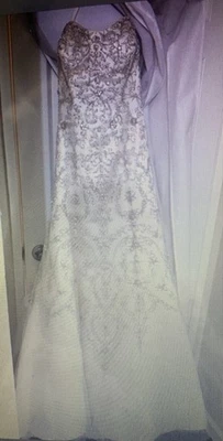 Vestido de novia para mujer Oleg Cassini Foto 1 de 3