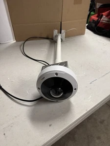 Cámara de seguridad IP interior/exterior Axis M3057-PLVE con montaje en poste - Imagen 1 de 8