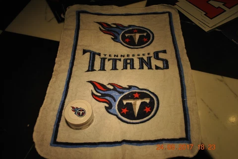 TENNESSEE TITANS -- 11" x 17" Cotten Towel -- NFL. - Just soak in Hot Water! Cover