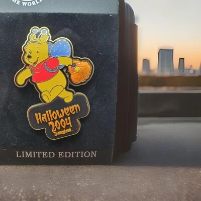 Halloween Winnie The Pooh Hall  DLR le 1500  2004 butterfly NB23 - Image 1 of 3
