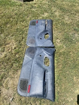 Paneles de puerta delantera 95-98 | W4940 1995-1998 OEM Chevy GMC C/K 1500 2500 3500 Sierra Foto 1 de 4