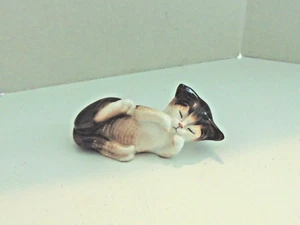 royal doulton sleeping cat - Picture 1 of 3