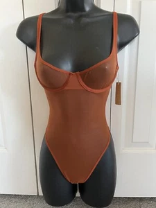 SKIMS Ultra Fine Mesh Bodysuit Sz XXS Color Chili BS-BDY-2014 NWT - Picture 1 of 13
